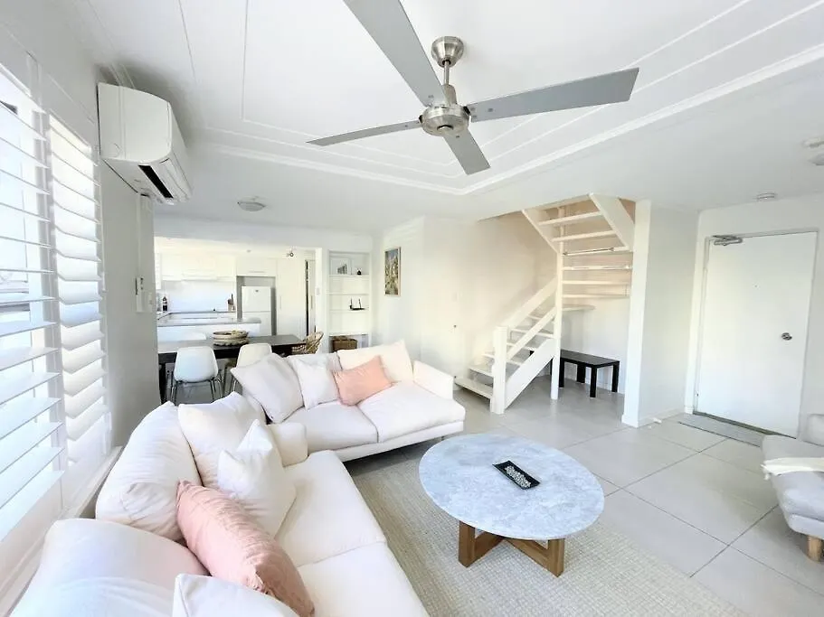 2 Bed Unit On Mooloolaba Esplanade 50 M From Beach 0*,