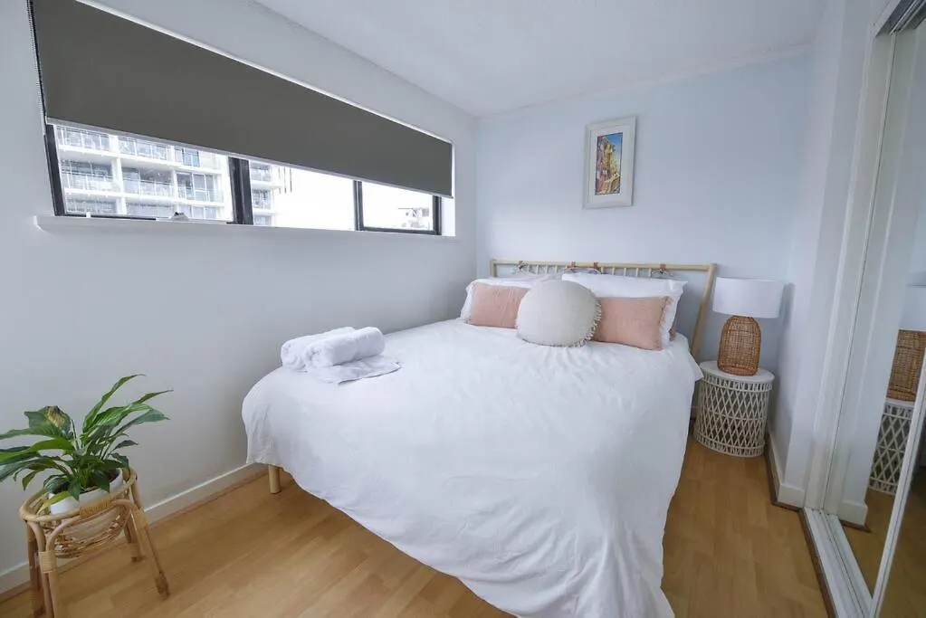Apartment 2 Bed Unit On Mooloolaba Esplanade 50 M From Beach
