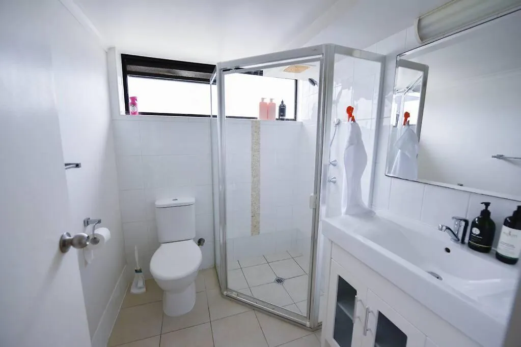 Apartment 2 Bed Unit On Mooloolaba Esplanade 50 M From Beach